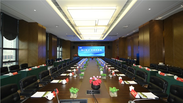  凝心聚力，突圍謀發(fā)展